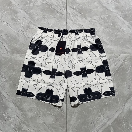 Louis Vuitton Short Pants For Men in 188261