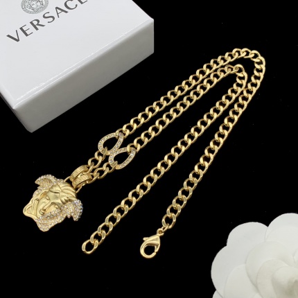 Versace Necklace in 190145
