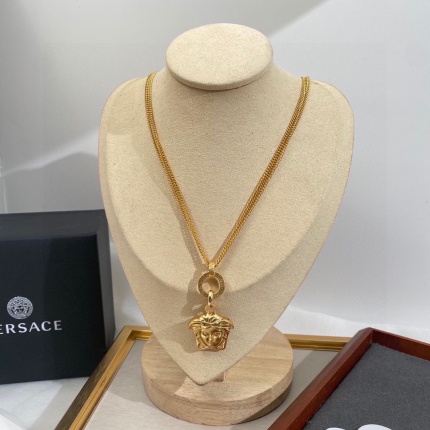 Versace Necklace in 190148