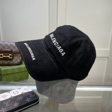 Balenciage Hats in 190241