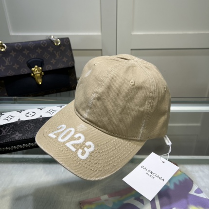 Balenciage Hats in 190378