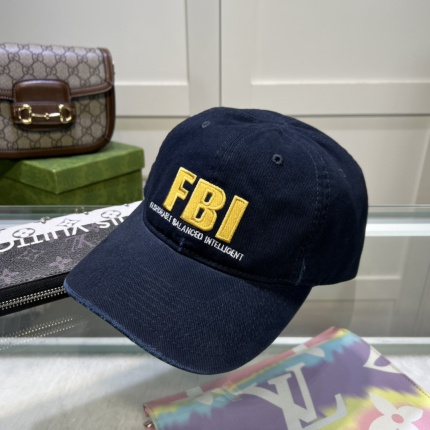 Balenciage Hats in 190382