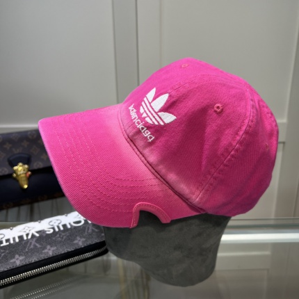 Balenciage Hats in 190384