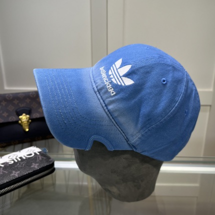 Balenciage Hats in 190387