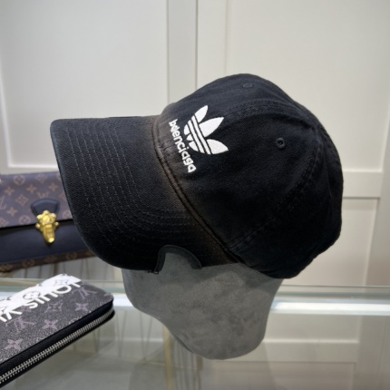 Balenciage Hats in 190388