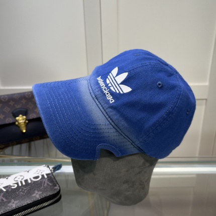 Balenciage Hats in 190389