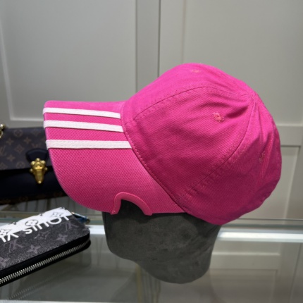 Balenciage Hats in 190391