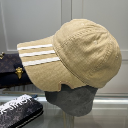 Balenciage Hats in 190392