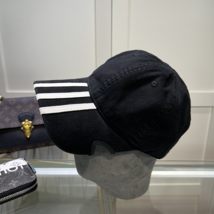 Balenciage Hats in 190393