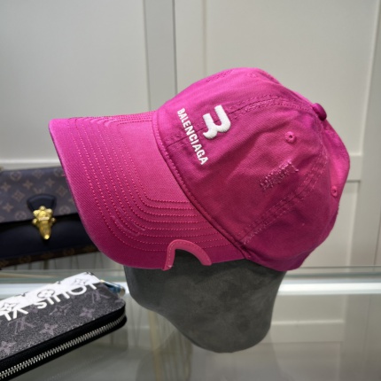 Balenciage Hats in 190400