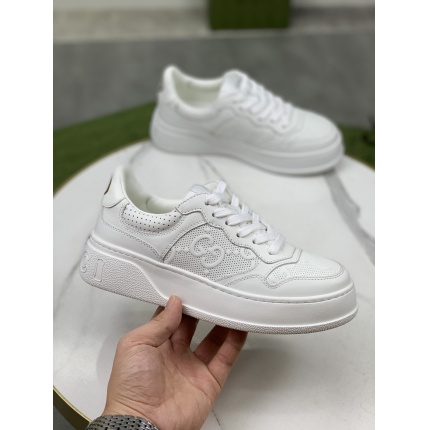 Gucci Sneakers For Women in 190528