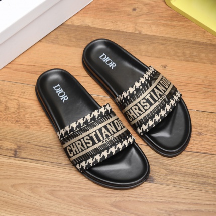 New Arrivals Dior Slippers For Men in 190535