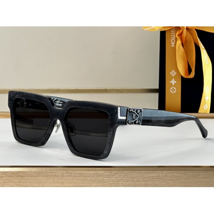 Louis Vuitton AAA Quality Sunglasses in 190628