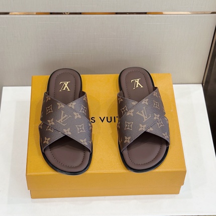 New Arrivals Louis Vuitton Slippers For Men in 191302