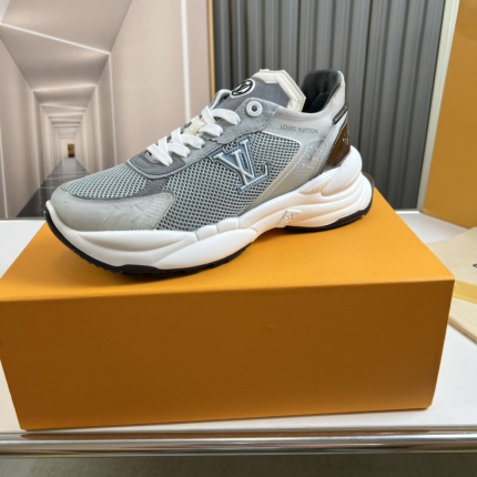 Top quality Louis Vuitton Trainer Sneakers in 191599
