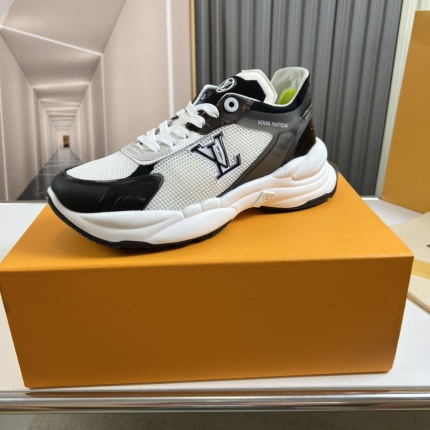 Top quality Louis Vuitton Trainer Sneakers in 191600