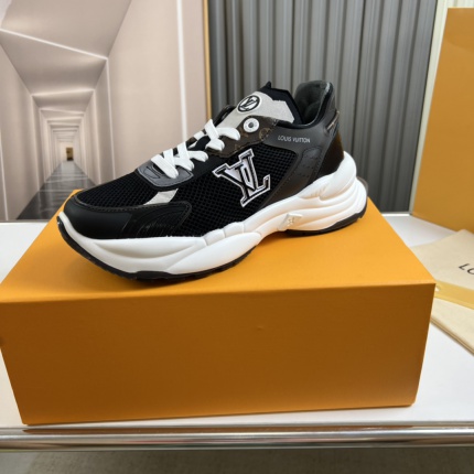 Top quality Louis Vuitton Trainer Sneakers in 191602