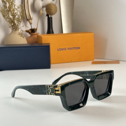 Louis Vuitton AAA Quality Sunglasses in 192010