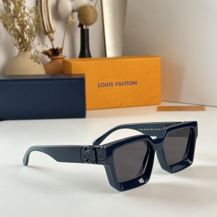 Louis Vuitton AAA Quality Sunglasses in 192013