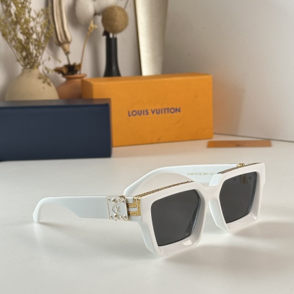 Louis Vuitton AAA Quality Sunglasses in 192020