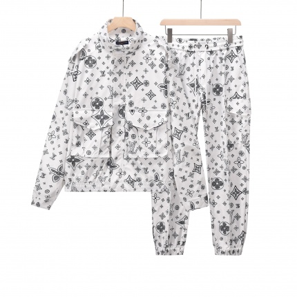 New Arrivals Louis Vuitton Tracksuits For Men in 192118