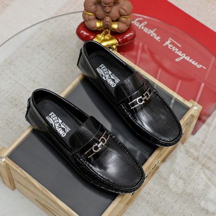 New Arrivals Ferragamo Loafers For Men in 192200