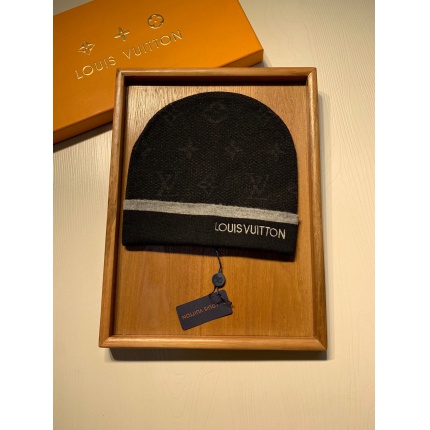 Louis Vuitton AAA Hats in 193186