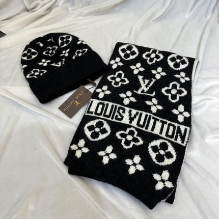 Louis Vuitton Scarf and Beanie A set in 193196