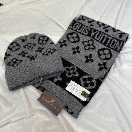 Louis Vuitton Scarf and Beanie A set in 193198