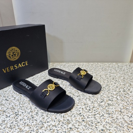 New Arrivals Versace Slippers For Women in 193216