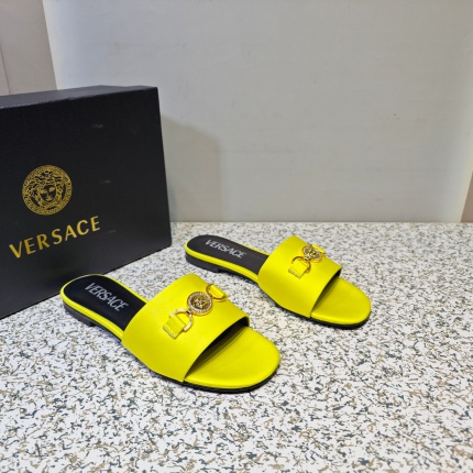 New Arrivals Versace Slippers For Women in 193220