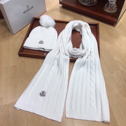 New Arrivals Moncler Scarf and Beanies A set in 193345