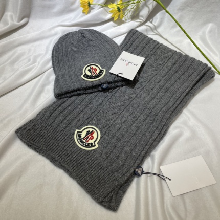 New Arrivals Moncler Scarf and Beanies A set in 193354