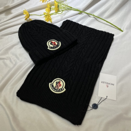 New Arrivals Moncler Scarf and Beanies A set in 193356