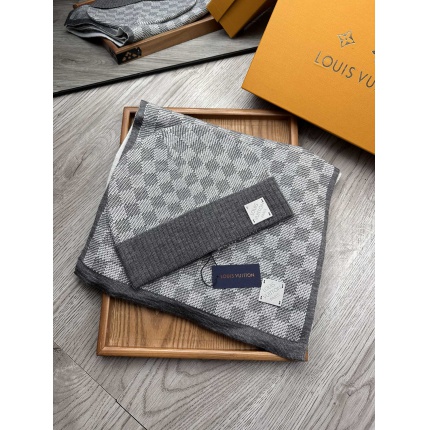 New Arrivals Louis Vuitton Scarf Gloves and Beanies a set in 193482