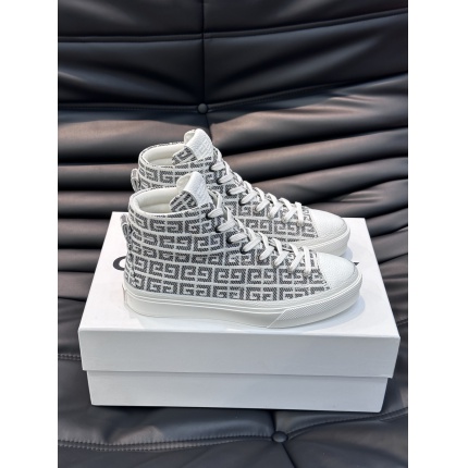 New Arrivals Givenchy Sneakers For Men in 194261