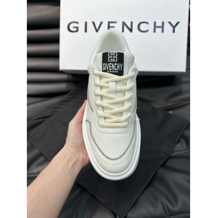 New Arrivals Givenchy Sneakers For Men in 194265