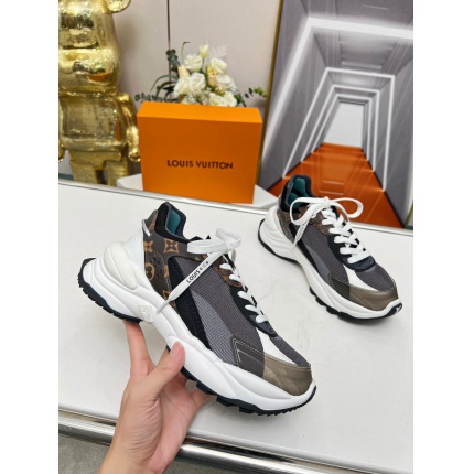 New Arrivals Louis Vuitton Monogram Sneakers For Men in 195462
