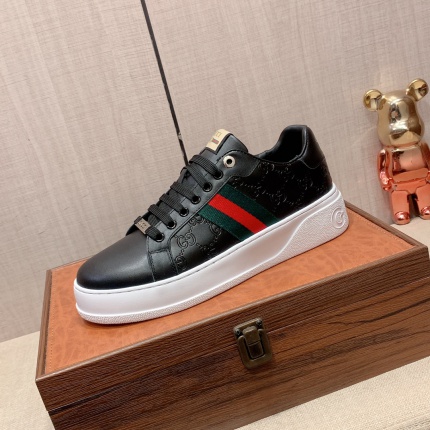 Gucci Sneakers For Men in 195703
