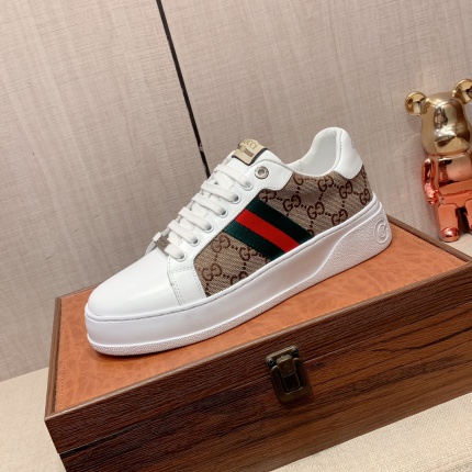 Gucci Sneakers For Men in 195704