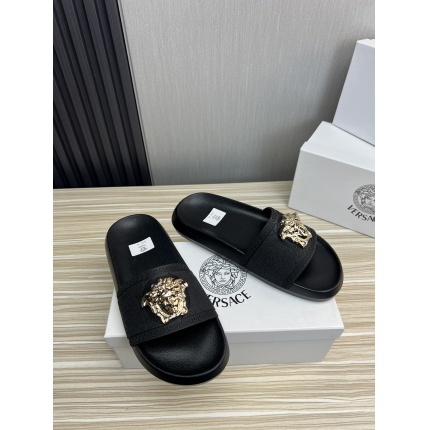 New Arrivals Versace Slippers For Men in 195800