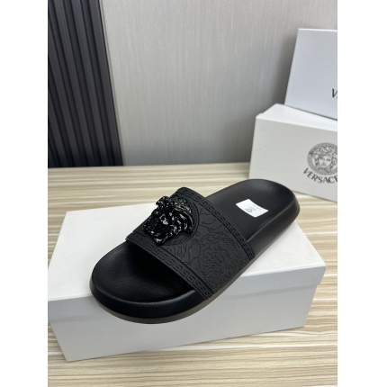 New Arrivals Versace Slippers For Men in 195801