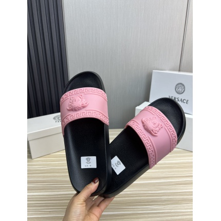 New Arrivals Versace Slippers For Men in 195802