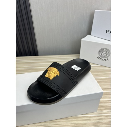New Arrivals Versace Slippers For Men in 195804