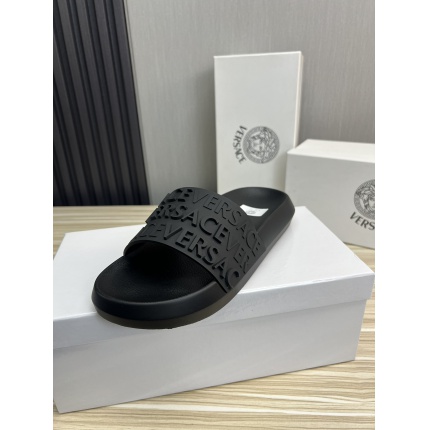 New Arrivals Versace Slippers For Men in 195808