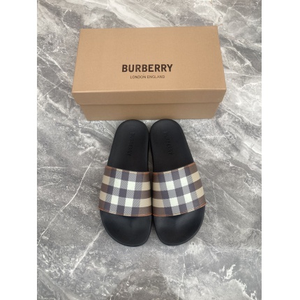 Burberry Slippers For Men in 195834