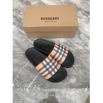 Burberry Slippers For Men in 195836