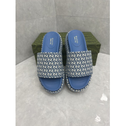 Gucci Slippers For Women in 196050