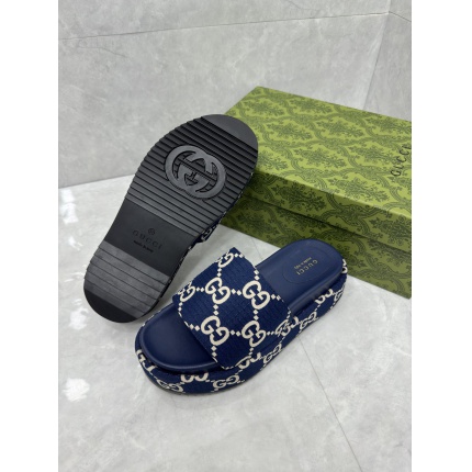 Gucci Slippers For Women in 196054
