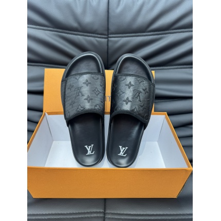 New Arrivals High quality Louis Vuitton Slippers For Men in 196064